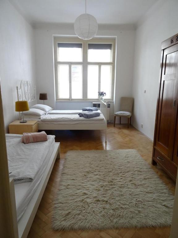 Garden Apartment On Art Nouveau Street In Central Praga Esterno foto