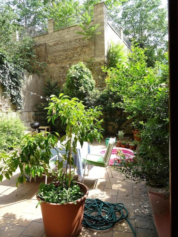 Garden Apartment On Art Nouveau Street In Central Praga Esterno foto