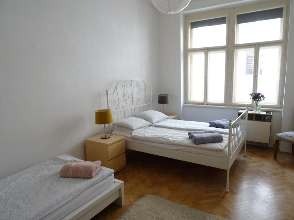 Garden Apartment On Art Nouveau Street In Central Praga Esterno foto