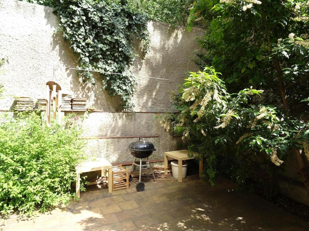 Garden Apartment On Art Nouveau Street In Central Praga Esterno foto