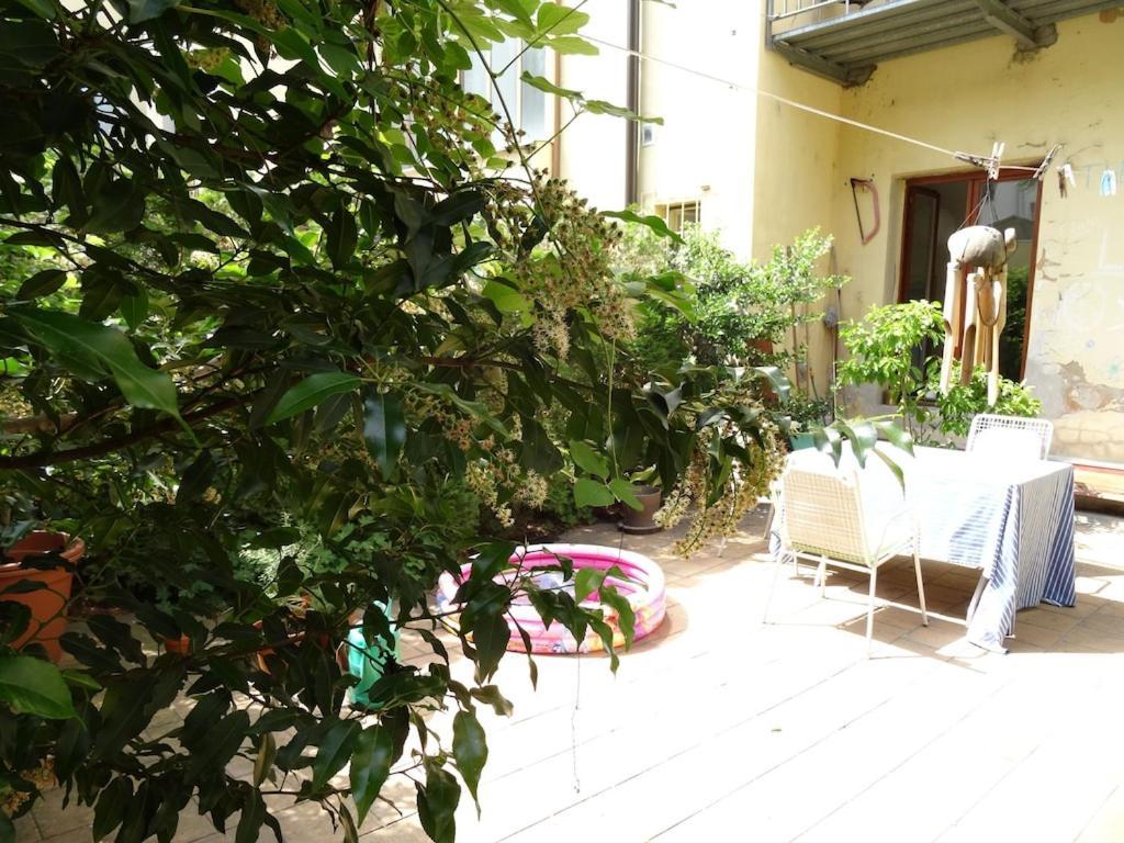 Garden Apartment On Art Nouveau Street In Central Praga Esterno foto